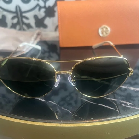 NIC Tory Burch sunglasses - Picture 2 of 7